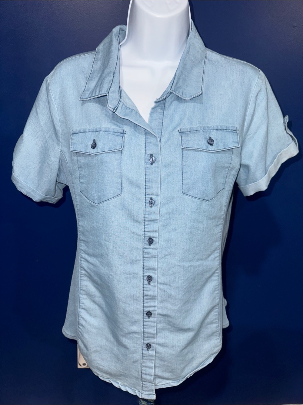 Cavalini - Lightweight Denim Button-Up Top size Medium - Picture 3 of 16